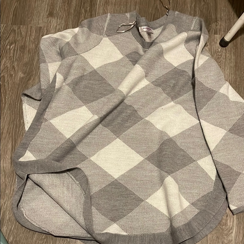 Gray and White Checkered Men's Sweater